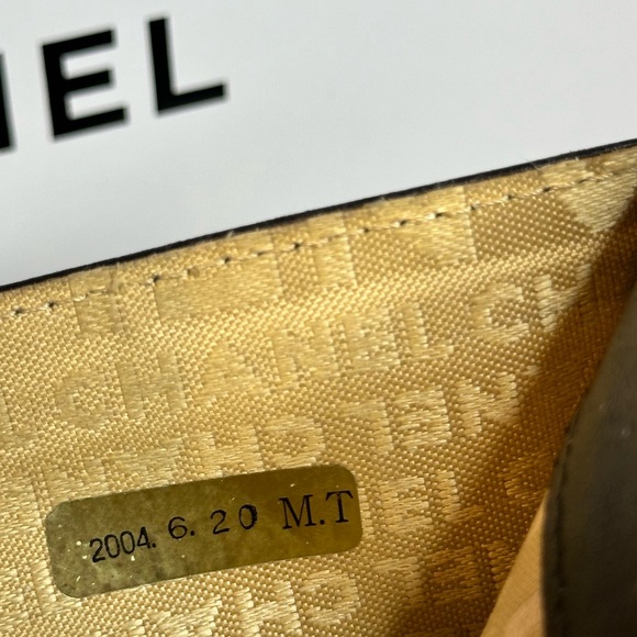 Chanel Beige Compact Wallet - Picture 7 of 16